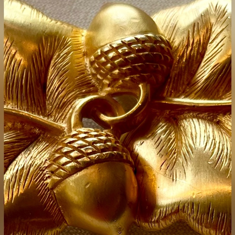 Paquette Oak Leaf/Acorn Belt Buckle - Picture 3 of 16